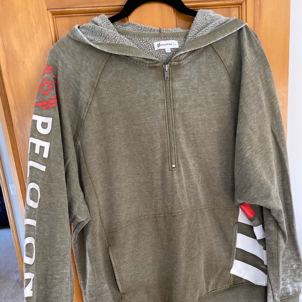 PELOTON sweatshirt